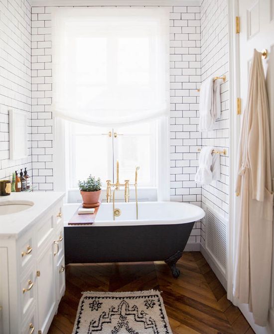 hopes & dreams : white wall bathroom